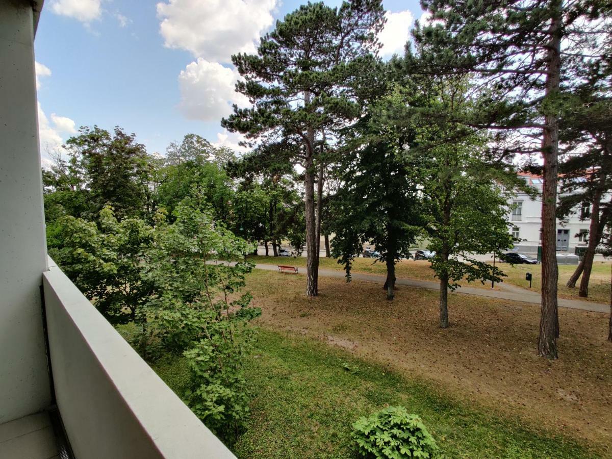 College Garden Hotel Бад-Фёслау Экстерьер фото